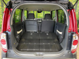 普段のお買い物や通勤、送迎等に十分な荷室スペースを確保しております。セカンドシートを倒すと、大きな荷物の積載も可能です♪