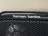 ●harman/kardonサウンドシステム:オーディオ専門メーカーが手掛けるプレミアムスピーカーを装備。多数のスピーカーから、音の粒立ちまで分かる高品質な音楽をお楽しみいただけます。