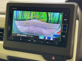 【バックカメラ】駐車時に後方がリアルタイム映像で確認できます。大型商業施設や立体駐車場での駐車時や、夜間のバック時に大活躍!運転スキルに関わらず、今や必須となった装備のひとつです!