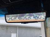 【デジタルインナーミラー】後席の大きな荷物や同乗者で後方が確認しづらい時でも安心!カメラが撮影した車両後方の映像をルームミラー内に表示。クリアな視界で状況の確認が可能です!