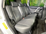 後部座席も気になるようなキズ・汚れやへたり等、大きなダメージはなく、良好な状態です。