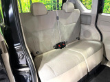 後部座席も気になるようなキズ・汚れやへたり等、大きなダメージはなく、良好な状態です。