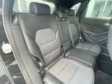 ●後部座席も気になるようなキズ・汚れやへたり等、大きなダメージはなく、良好な状態です。