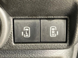 【両側パワースライドドア】スマートキーや運転席のスイッチで後席両側スライドドアの開閉が可能♪電動だから力を入れてドアを開ける必要が無く、小さなお子様でも簡単に開け閉めでき快適です♪