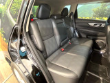 後部座席も気になるようなキズ・汚れやへたり等、大きなダメージはなく、良好な状態です。