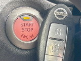 【インテリジェントキー】カバンやポケットに入れたままでもドアの施錠・解錠が可能なスマートキーを装備。エンジンのオン・オフ時もカギを取り出す必要が無いからとっても便利です♪