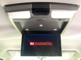 【フリップダウンモニター】大画面モニターで後席でもエンタメをお楽しみいただけます。小さなお子様にも大人気の装備です♪