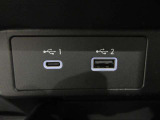 USB充電専用電源ソケットも付いています。モバイル機器などの充電専用
