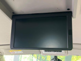 【12.8型フリップダウン】大画面モニターで後席でもエンタメをお楽しみいただけます。家族や友人とお出かけする機会が多い方に大人気です♪