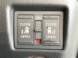 【両側パワースライドドア】スマートキーや運転席のスイッチで後席両側スライドドアの開閉が可能♪電動だから力を入れてドアを開ける必要が無く、小さなお子様でも簡単に開け閉めでき快適です♪