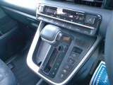 こまめな温度管理のできるオートエアコンがついたお車です
