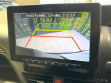 【バックカメラ】駐車時に後方がリアルタイム映像で確認できます。大型商業施設や立体駐車場での駐車時や、夜間のバック時に大活躍!運転スキルに関わらず、今や必須となった装備のひとつです!