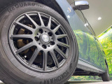 【15インチアルミホイール】外観にマッチしたアルミホイールを装着しております。各種アルミホイールや、スタッドレスタイヤも取扱いしております。是非ご相談ください♪
