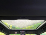 【ガラスルーフ】ガラスルーフ搭載で車内の解放感が一気にアップ!開放的なドライブをお楽しみいただけます。