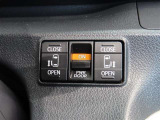 運転席からも操作できる両側パワースライドドア付きです。