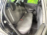 後部座席も気になるようなキズ・汚れやへたり等、大きなダメージはなく、良好な状態です。