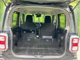 後席を格納すると、これだけの広さが!シーンに合わせたシートアレンジで、大きな荷物も積むことが出来ます♪