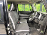 運転席まわりには十分なスペースがあり、大柄な方でもゆったり運転していただける環境です。