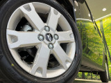 【純正15インチアルミホイール】外観にマッチした純正アルミホイールを装着しております。各種社外アルミホイールや、スタッドレスタイヤも取扱いしております。是非ご相談ください♪