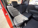 後部座席も気になるようなキズ・汚れやへたり等、大きなダメージはなく、良好な状態です。