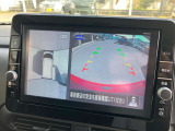 ★アラウンドビューモニター★クルマを真上から見下ろしているかのような映像によって車庫入れや縦列駐車などの駐車時に自車と駐車位置の関係をひと目で確認できスムースな駐車をサポートします!
