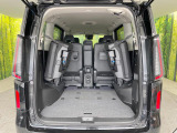 後席を格納すると、これだけの広さが!シーンに合わせたシートアレンジで、大きな荷物も積むことが出来ます♪