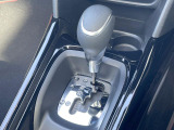 ●MTモード付きAT:通常は自動でおこなわれる変速(ギアチェンジ)をドライバーの操作によって意図的に変えられるシステムです。より一層普段のドライブをお楽しみいただけます!