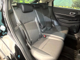 後部座席も気になるようなキズ・汚れやへたり等、大きなダメージはなく、良好な状態です。