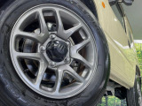 【純正16インチアルミホイール】外観にマッチした純正アルミホイールを装着しております。各種社外アルミホイールや、スタッドレスタイヤも取扱いしております。是非ご相談ください♪