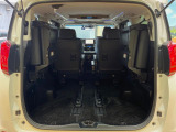 後席を格納すると、これだけの広さが!シーンに合わせたシートアレンジで、大きな荷物も積むことが出来ます♪