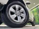 外観にマッチしたアルミホイールを装着しております。各種アルミホイールや、スタッドレスタイヤも取扱いしております。是非ご相談ください♪