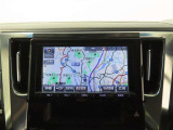 トヨタ純正ナビ装備!地図描写は文字も道もクリアで見やすく、滑らかに表示します。これさえあればもう道に迷わないですみますね♪フルセグで地上波デジタル放送TVもバッチリ綺麗に見れちゃいます♪