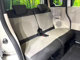 後部座席も気になるようなキズ・汚れやへたり等、大きなダメージはなく、良好な状態です。