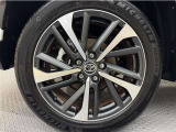アルミホイール付き!「純正」なので車のデザインともマッチしています。