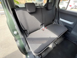 後部座席も気になるようなキズ・汚れやへたり等、大きなダメージはなく、良好な状態です。