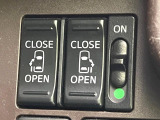【両側パワースライドドア】スマートキーや運転席のスイッチで後席両側スライドドアの開閉が可能♪電動だから力を入れてドアを開ける必要が無く、小さなお子様でも簡単に開け閉めでき快適です♪