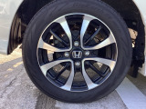 純正アルミホイールです。足元が引き立つので、車全体のイメージがアップしますよ!