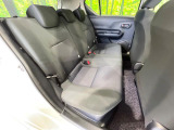後部座席も気になるようなキズ・汚れやへたり等、大きなダメージはなく、良好な状態です。