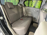 後部座席も気になるようなキズ・汚れやへたり等、大きなダメージはなく、良好な状態です。
