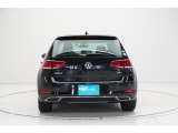 【リヤスタイル】使い勝手の良いハッチバックスタイル!リヤのVWエンブレムは、バックカメラを内蔵しハッチバックを開け閉めする際の取っ手にもなります