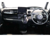 操作性に優れた運転席となります!小物入れや各ボタンの配置にこだわり、使いやすいです!座り心地もよく視認性も良好なのでロングドライブもお任せ下さい!