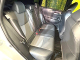 後部座席も気になるようなキズ・汚れやへたり等、大きなダメージはなく、良好な状態です。