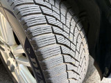 タイヤ残もこの通り!オールシーズンタイヤが装着されています