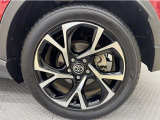 アルミホイール付き!「純正」なので車のデザインともマッチしています。