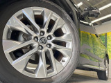 【純正19インチアルミホイール】外観にマッチした純正アルミホイールを装着しております。各種社外アルミホイールや、スタッドレスタイヤも取扱いしております。是非ご相談ください♪