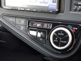 オートエアコン装備。室温調整も楽々!操作パネルやスイッチも上質で操作性も良好です。