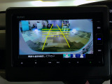 バックカメラの画像です。ガイドラインがスムースな車庫入れをサポートいたします!車庫入れの安心感がアップしますね☆