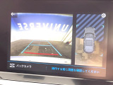 ●パノラミックビューモニター:専用のカメラにより、上から見下ろしたような視点で360度クルマの周囲を確認することができます☆死角部分も確認しやすく、狭い場所での切り返しや駐車もスムーズに行えます。