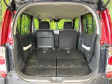 普段のお買い物や通勤、送迎等に十分な荷室スペースを確保しております。セカンドシートを倒すと、大きな荷物の積載も可能です♪
