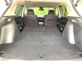 後席を格納すると、これだけの広さが!シーンに合わせたシートアレンジで、大きな荷物も積むことが出来ます♪
